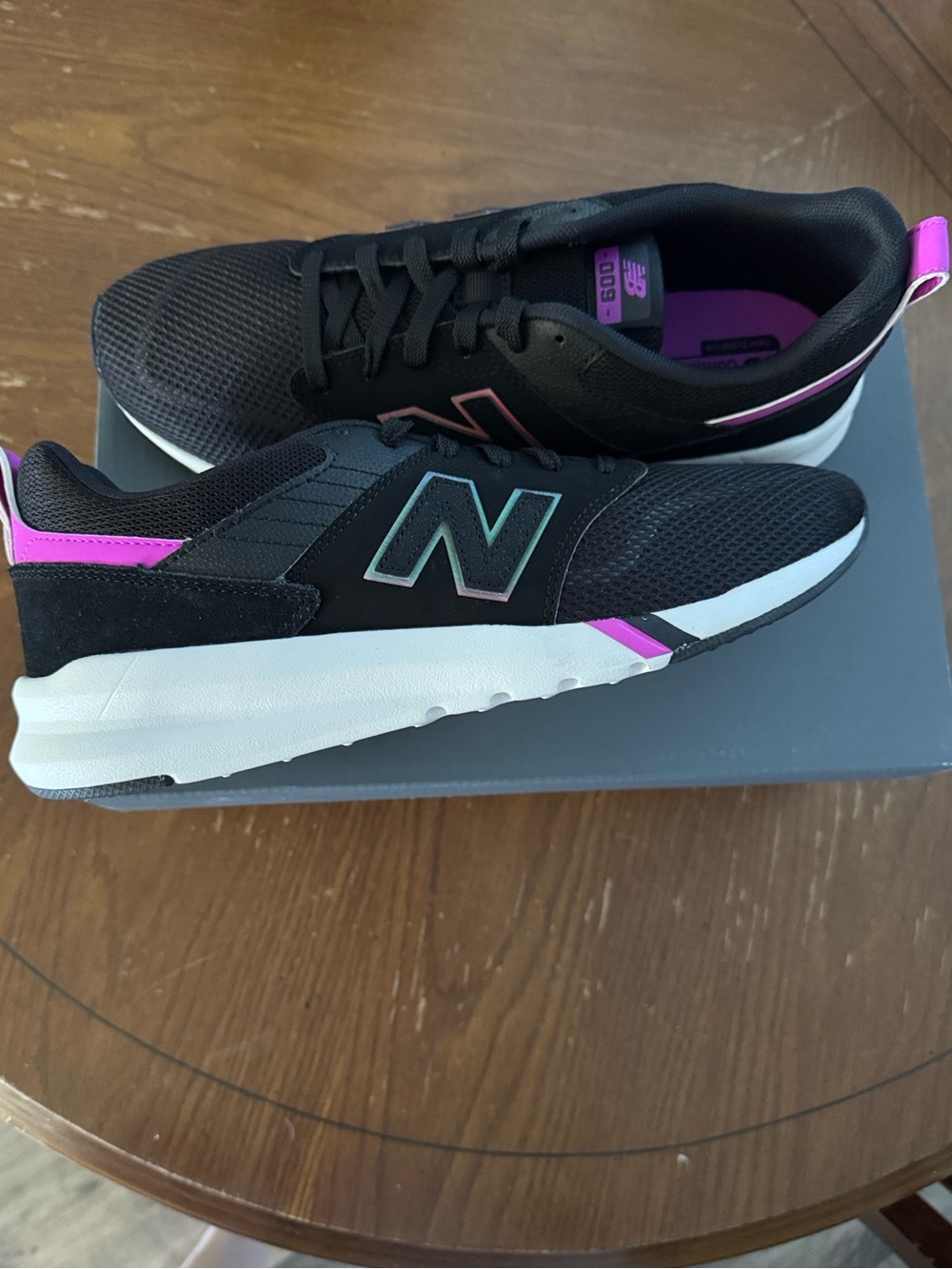 New Balance 009 Women’s Black Sneakers Magenta Pink Teal Accents New In Box 10.5